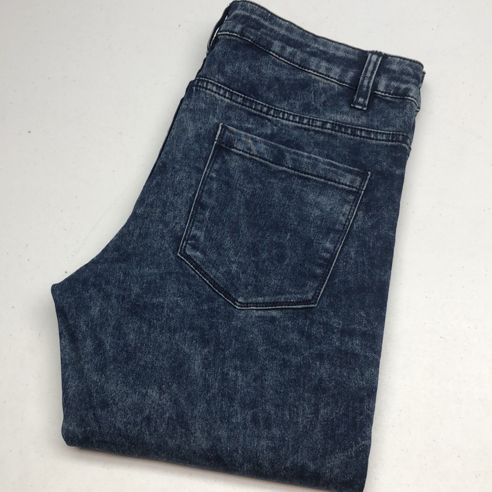 LIKE NEW FOREVER 21 SKINNY JEANS 30x29 ⭐️